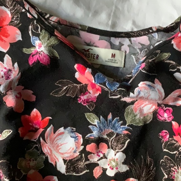 Crop top 🌺 - Picture 2 of 3